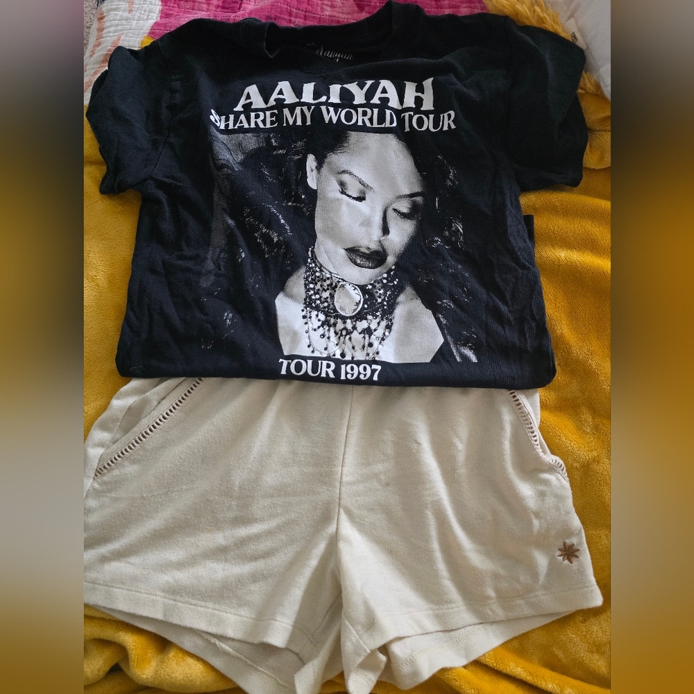 Kensie Cream Shorts Black Aliah Tee
